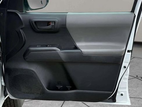 Used 2022 Toyota Tacoma SR image 19