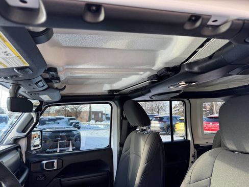 Used 2023 Jeep Wrangler Unlimited Willys image 18