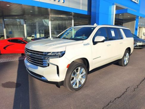 Used 2024 Chevrolet Suburban High Country AWD/4WD image 4