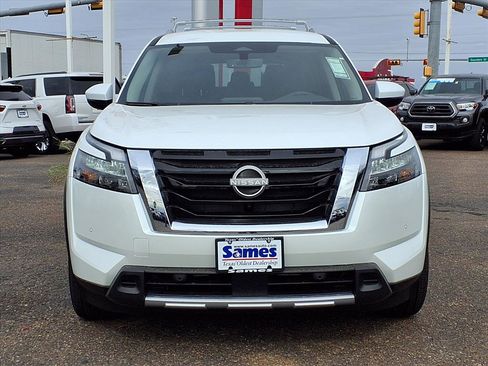 New 2025 Nissan Pathfinder SL image 2