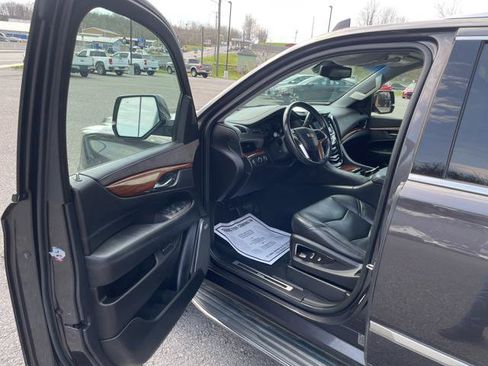 Used 2016 Cadillac Escalade ESV Luxury image 12