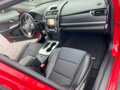 Used 2014 Toyota Camry SE FWD image 18