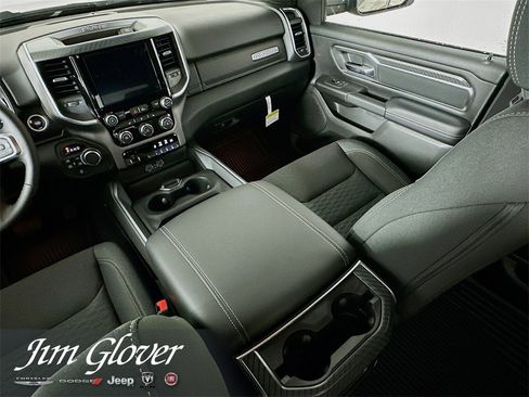 New 2026 RAM 1500 4x4 Crew Cab image 19