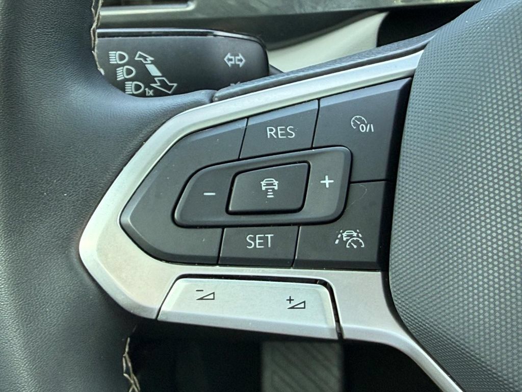Certified 2023 Volkswagen Taos SEL AWD/4WD image 16