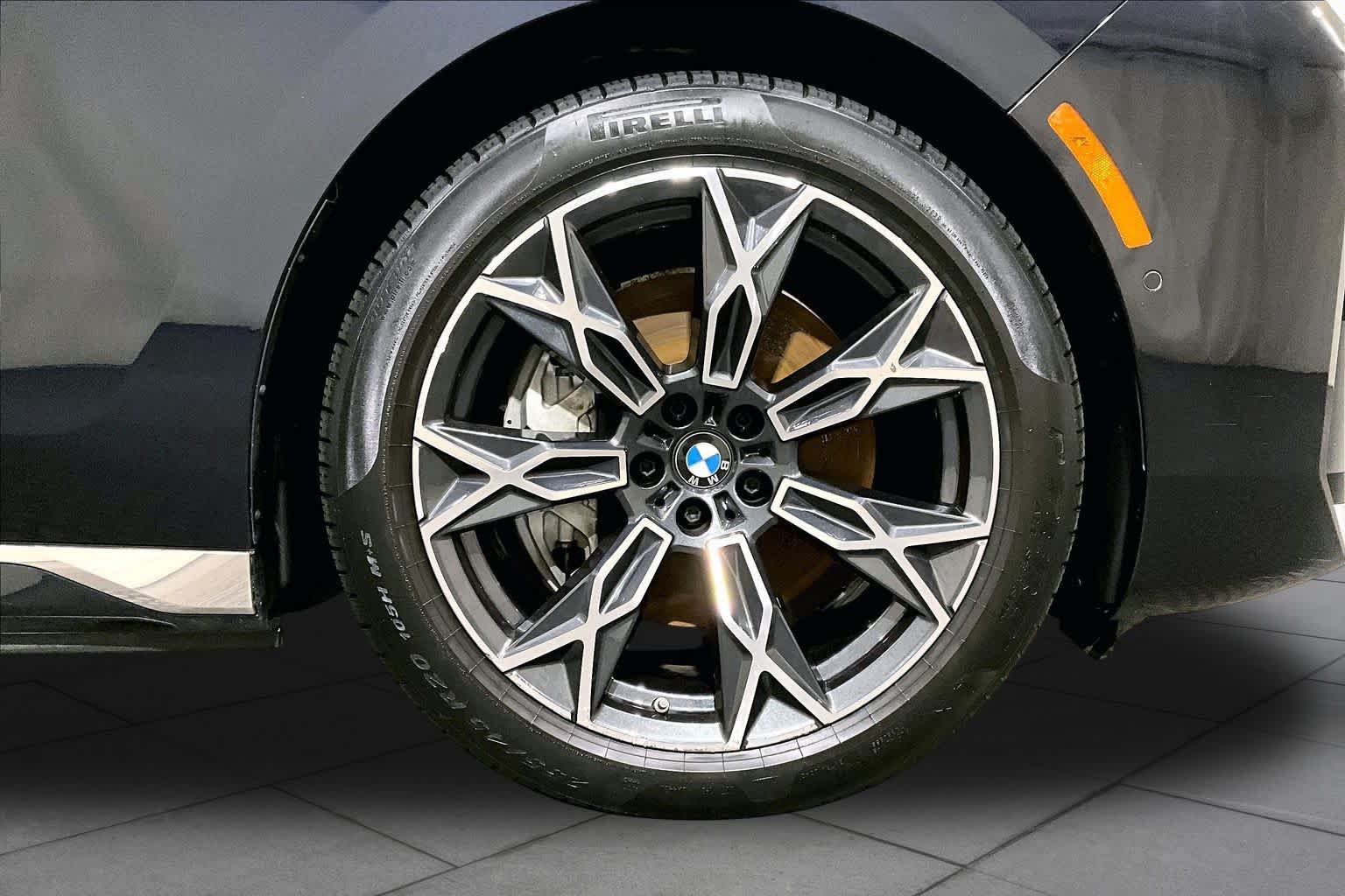 Used 2024 BMW i7 xDrive60 AWD/4WD image 10