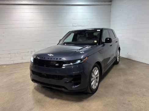 Used 2023 Land Rover Range Rover Sport SE AWD/4WD image 2