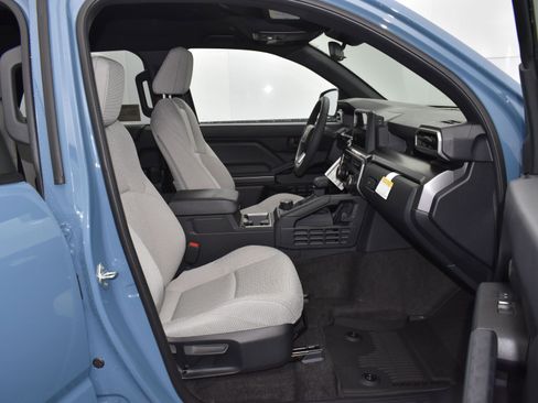 Used 2025 Toyota 4Runner SR5 AWD/4WD image 11