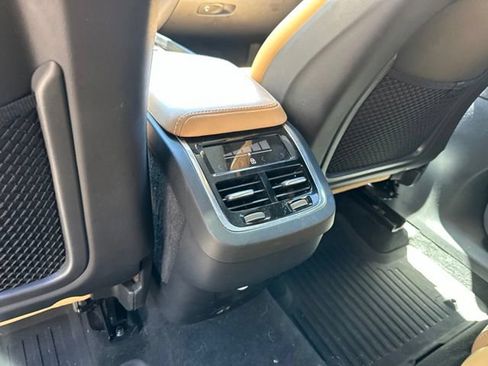 Used 2019 Volvo XC60 T6 Inscription w/ Protection Package Premier AWD/4WD image 17