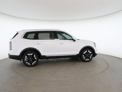 Used 2023 Kia Telluride EX w/ EX Captain's Chair Package image 21