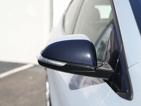 Used 2022 Chevrolet Bolt EUV LT image 9