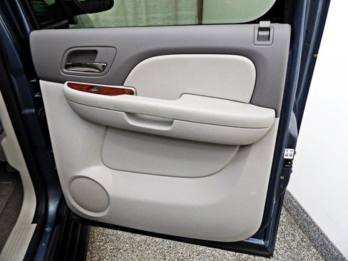 Used 2012 Chevrolet Avalanche LT image 12