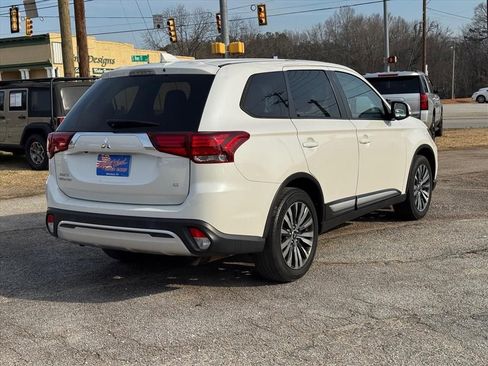 Used 2020 Mitsubishi Outlander SE image 3
