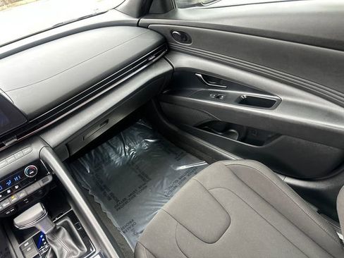 Used 2025 Hyundai Elantra SEL FWD image 20