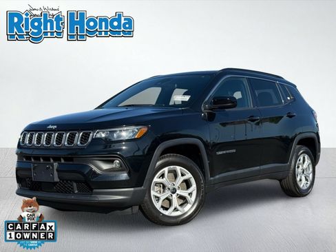 Used 2025 Jeep Compass Latitude AWD/4WD image 1