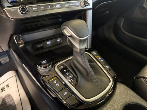 Certified 2024 Kia Seltos SX w/ SX Sunroof Package image 21