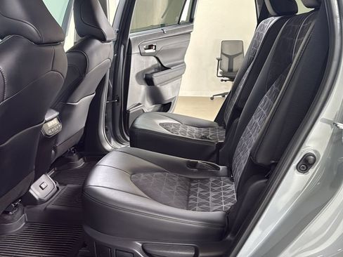 Certified 2024 Toyota Highlander XLE image 15