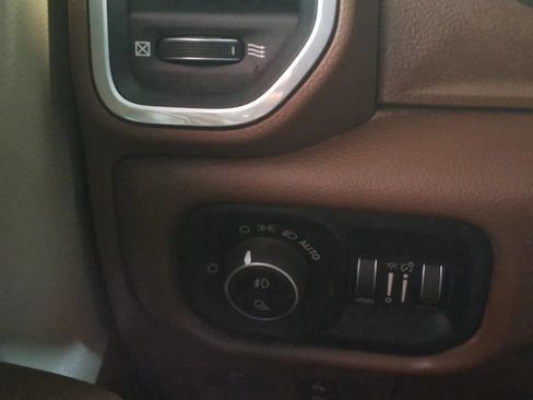 Used 2019 RAM 1500 Laramie AWD/4WD image 28