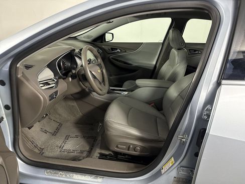 Used 2017 Chevrolet Malibu Premier w/ Premier Sun and Wheel Package FWD image 4