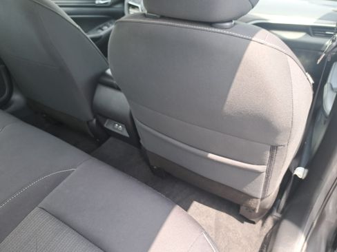 Used 2025 Nissan Altima 2.5 SV FWD image 11