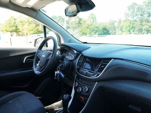 Used 2019 Chevrolet Trax LS image 12