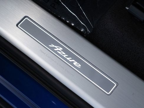 Certified 2025 Bentley Bentayga Extended Wheelbase image 13