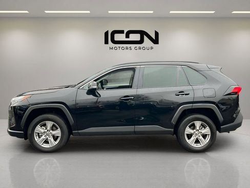 Used 2025 Toyota RAV4 XLE AWD/4WD image 2