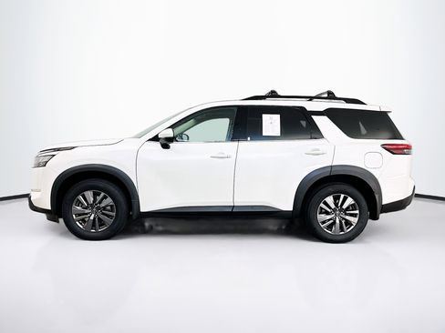 Used 2023 Nissan Pathfinder SV w/ SV Premium Package image 4