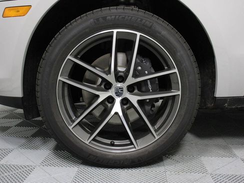 New 2026 Porsche Macan image 17