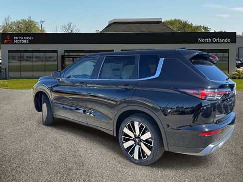 New 2026 Mitsubishi Outlander SE FWD image 3