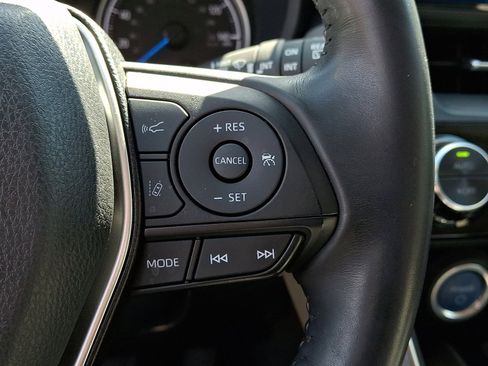 Certified 2021 Toyota Venza LE image 22