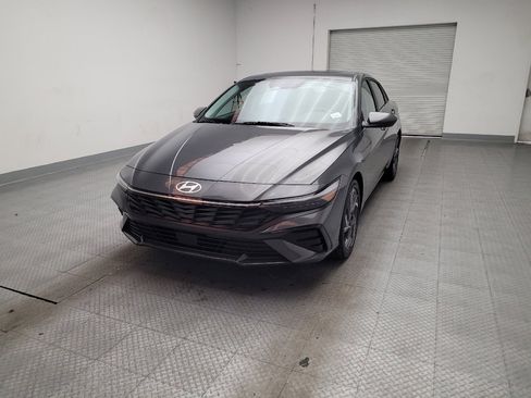 Used 2025 Hyundai Elantra SEL FWD image 15