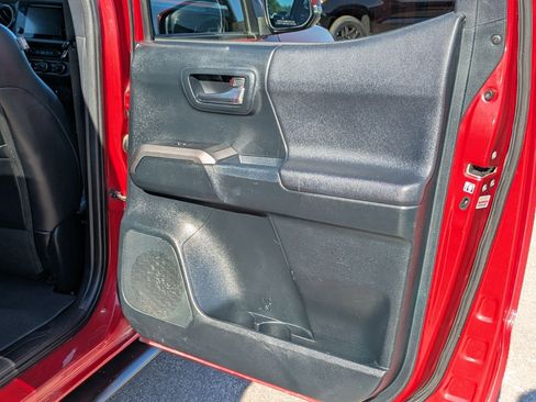 Used 2017 Toyota Tacoma 4x4 Double Cab image 22