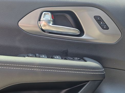 New 2026 Chrysler Pacifica Select image 16