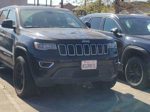 Used 2017 Jeep Grand Cherokee Laredo image 5