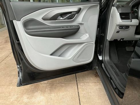 Used 2023 GMC Terrain SLE w/ Driver Convenience Package image 14