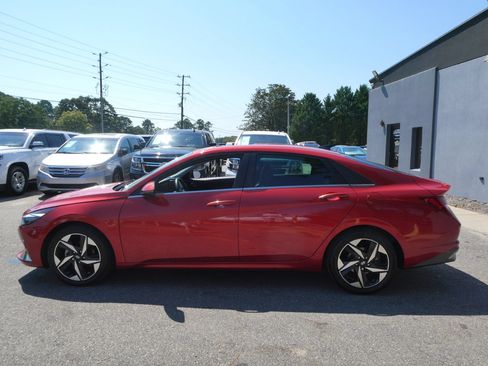 Used 2021 Hyundai Elantra Limited w/ Cargo Package FWD image 9