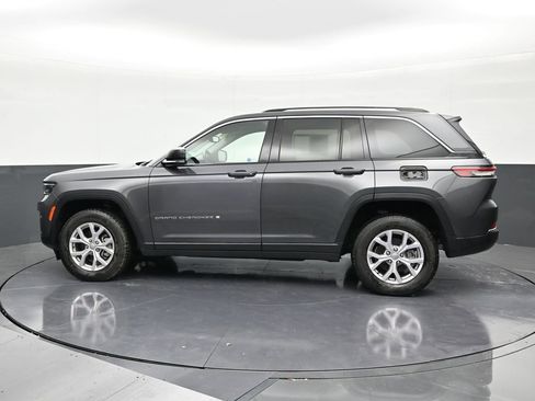 Used 2022 Jeep Grand Cherokee Limited image 2