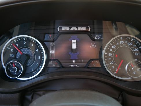 Used 2025 RAM 1500 Laramie AWD/4WD image 33