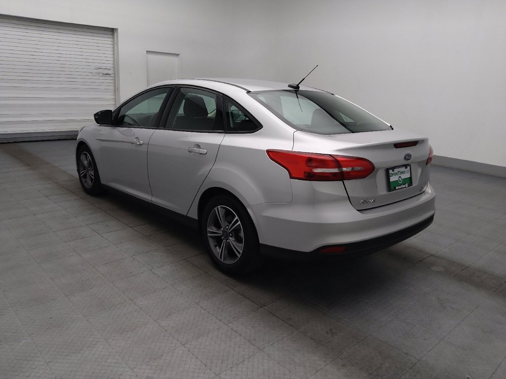 Used 2018 Ford Focus SE w/ SE Appearance Package FWD image 3