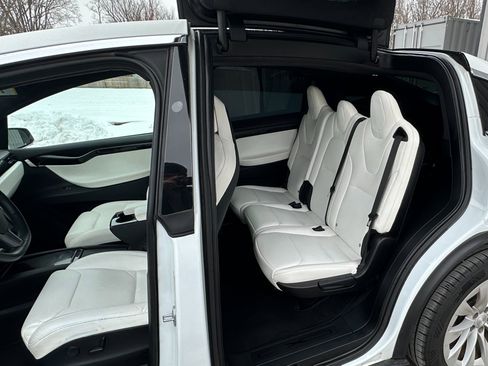 Used 2019 Tesla Model X 75D image 10