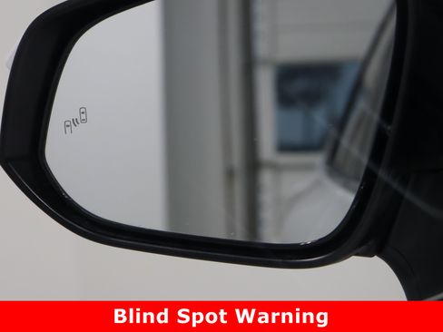 Used 2024 Toyota Venza LE image 24