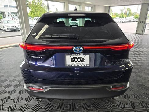 Used 2023 Toyota Venza LE AWD/4WD image 4