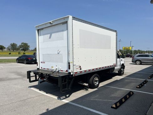 Used 2021 Ford E-350 and Econoline 350 Super Duty image 3