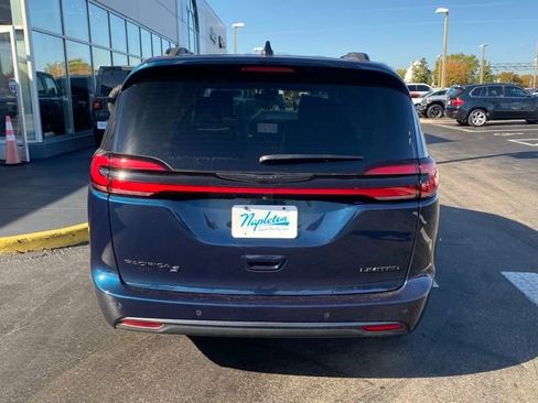 Used 2024 Chrysler Pacifica Limited w/ S Appearance Package image 8