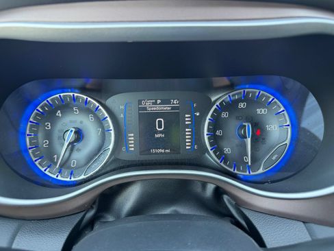 Used 2020 Chrysler Voyager Lxi FWD image 19
