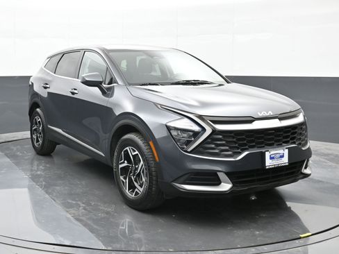 Used 2023 Kia Sportage LX image 2