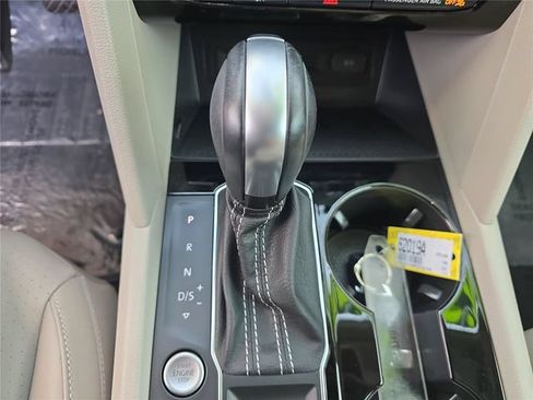 Used 2023 Volkswagen Atlas SE w/ Panoramic Sunroof Package FWD image 20