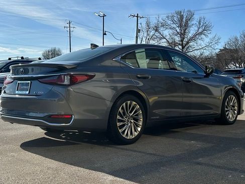 Used 2019 Lexus ES 300h w/ Luxury Package image 11