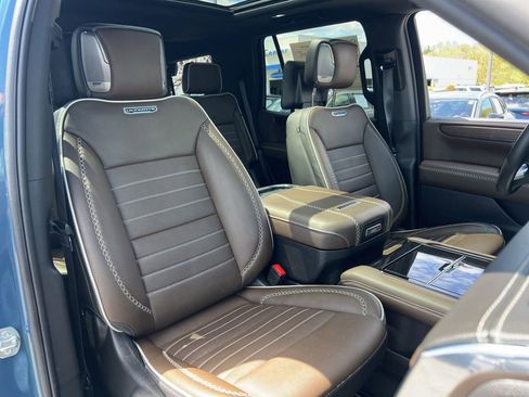 Used 2025 GMC Yukon Denali Ultimate AWD/4WD image 31