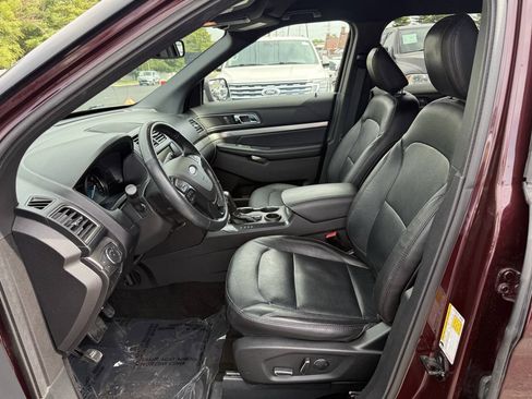 Used 2018 Ford Explorer XLT w/ Equipment Group 202A FWD image 18